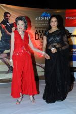 Hema Malini, Tao porchon lynch at Ageless Dance show by Sandip Soparrkar in Sheesha Sky Lounge Gold on 10th Jan 2012 (22).JPG